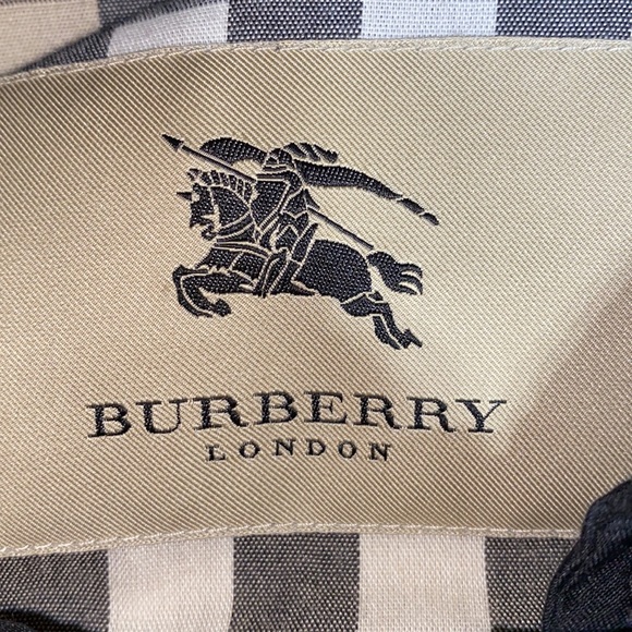 Lightweight Burberry jacket - Picture 2 of 8